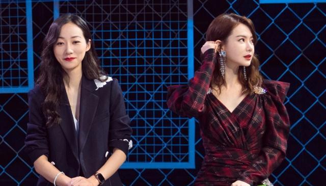 韩雪戚薇罕见同框现身,一个端庄气质出众 一个身材性感 各领风骚