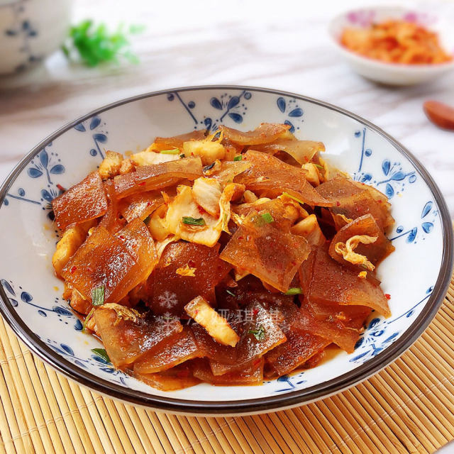 辣白菜炒苕皮,酸辣过瘾超下饭,果然多吃了一碗饭