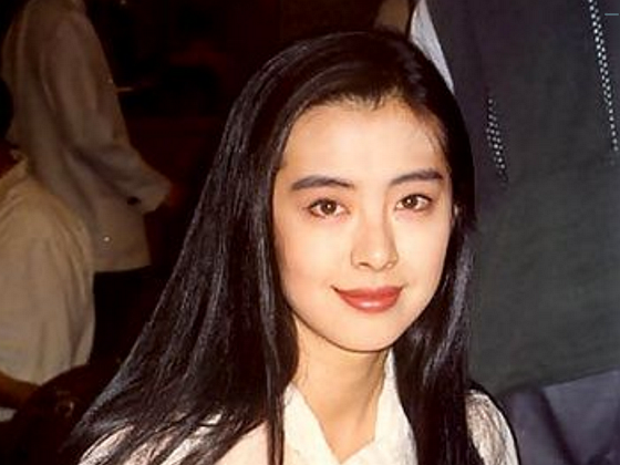 她是齐秦前女友,90年代红极一时,如今年过半百生活成这样