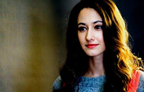 《囧妈》中的"俄罗斯美妞"不简单,除了是胡歌师妹,还另有身份