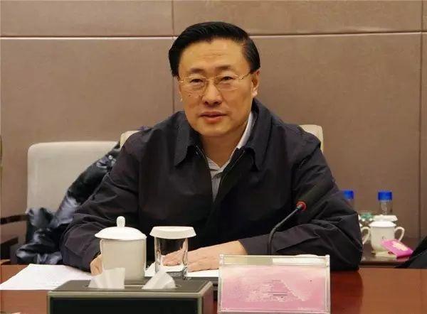风月官场:《权路风云》张清扬只是想做个足疗,却被哀求加服务!