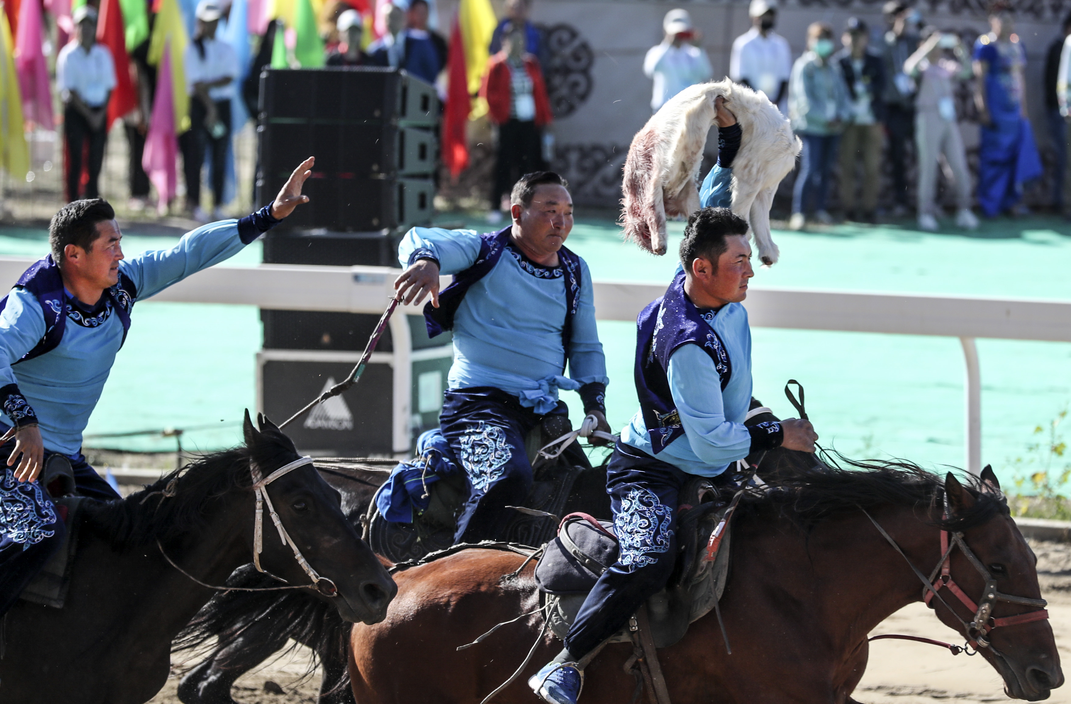 新疆举办少数民族传统体育运动会(6)