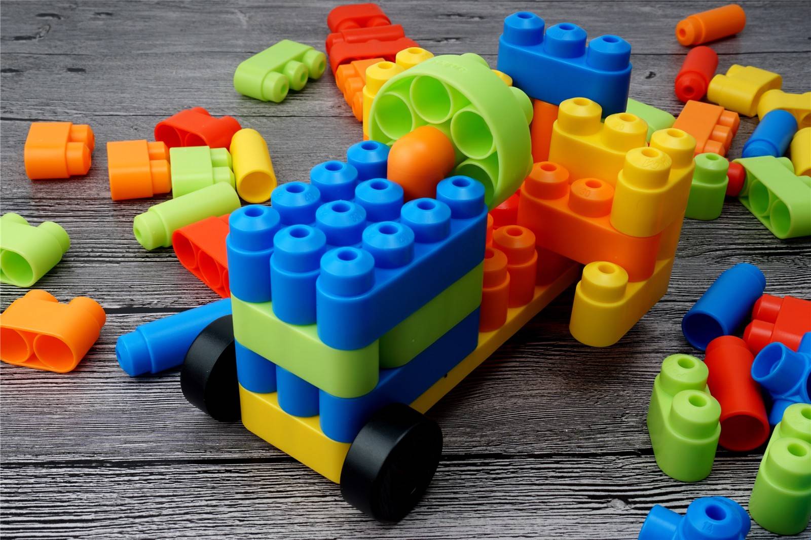 好玩又不贵!米兔hape 80粒柔性积木开箱体验