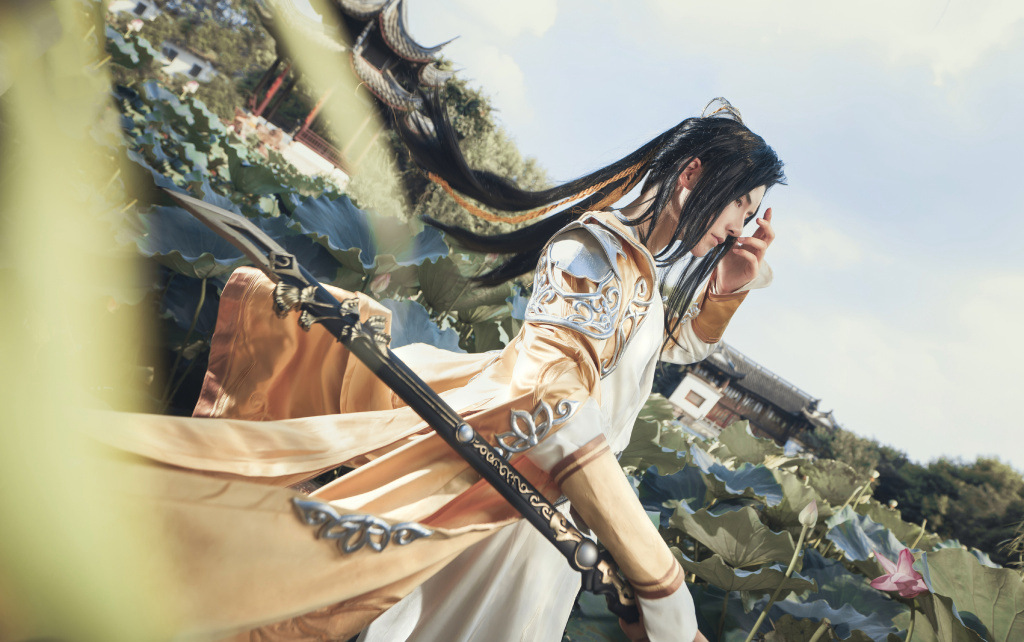 云裳羽衣叶英cos:如水光阴不可追,擎云意气少年时