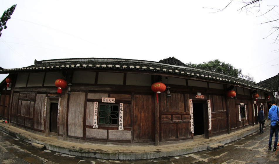 图为古蔺酒街.古蔺县水口镇正在打造成为一个世界级的酒城.