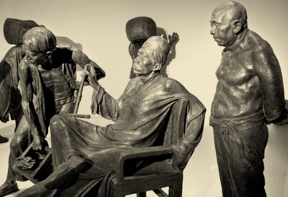 浅析《收租院》:不同时代的内容和艺术的解读