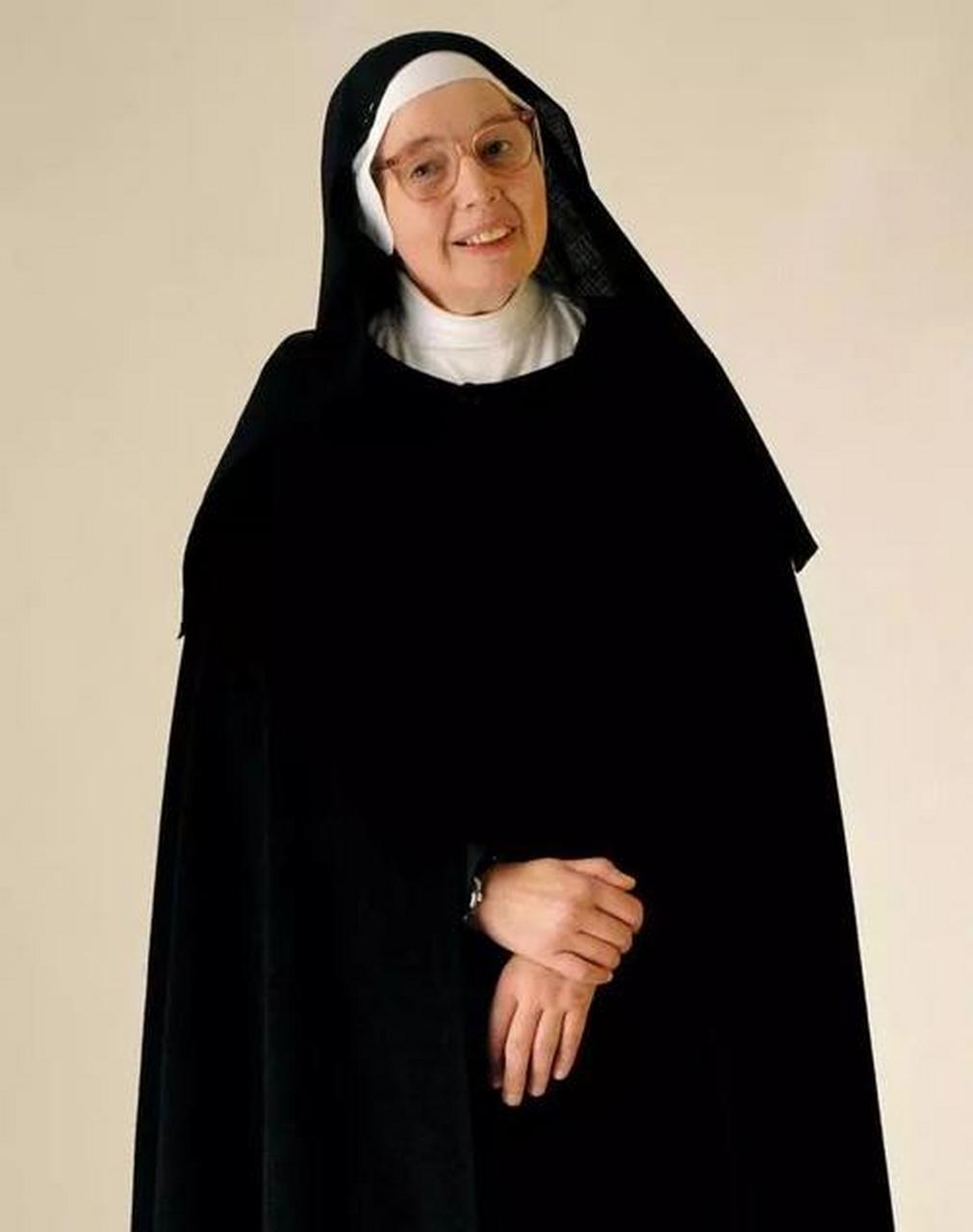 作者温迪嬷嬷是一位学霸,曾以第一名的成绩毕业于牛津