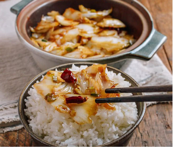 最后一份美味的可口酸辣白菜就可以吃了,和米饭,模都可以一起吃,很