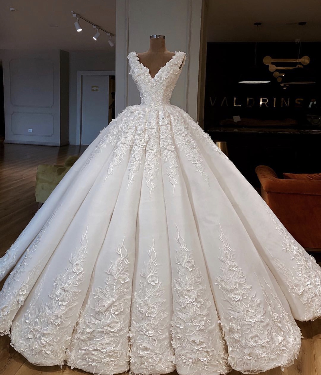 以色列仙女婚纱valdrin sahiti,重工华丽大裙摆,梦中的婚纱!