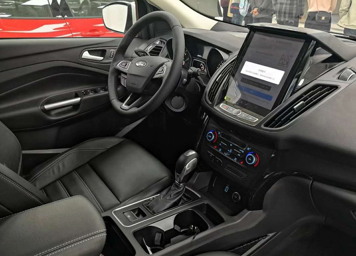 2019款福特翼虎实车现身,换装全新前脸 中控大屏,还买啥途观