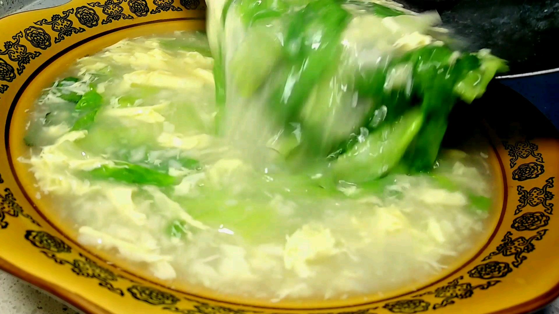 春天要多喝山药鸡蛋汤,健脾养胃,汤汁浓郁鲜香,做法简单还好喝