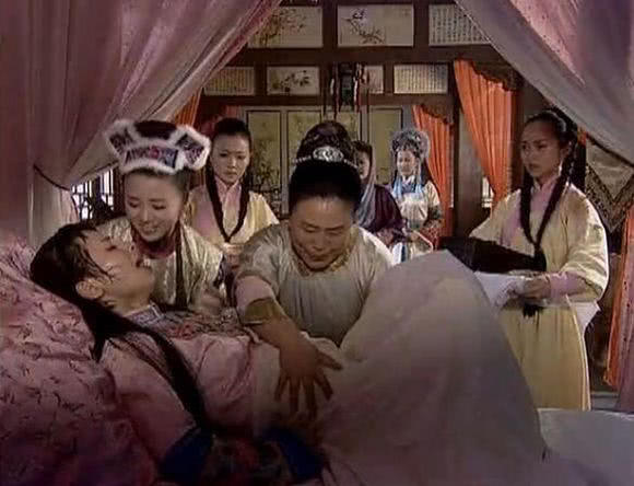 古代的接生婆是如何给孕妇接生的?为什么只需要剪刀和热水!