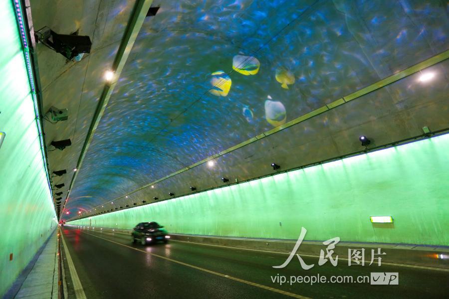 贵州首条高速公路"海底隧道 有效缓解司机驾驶疲劳