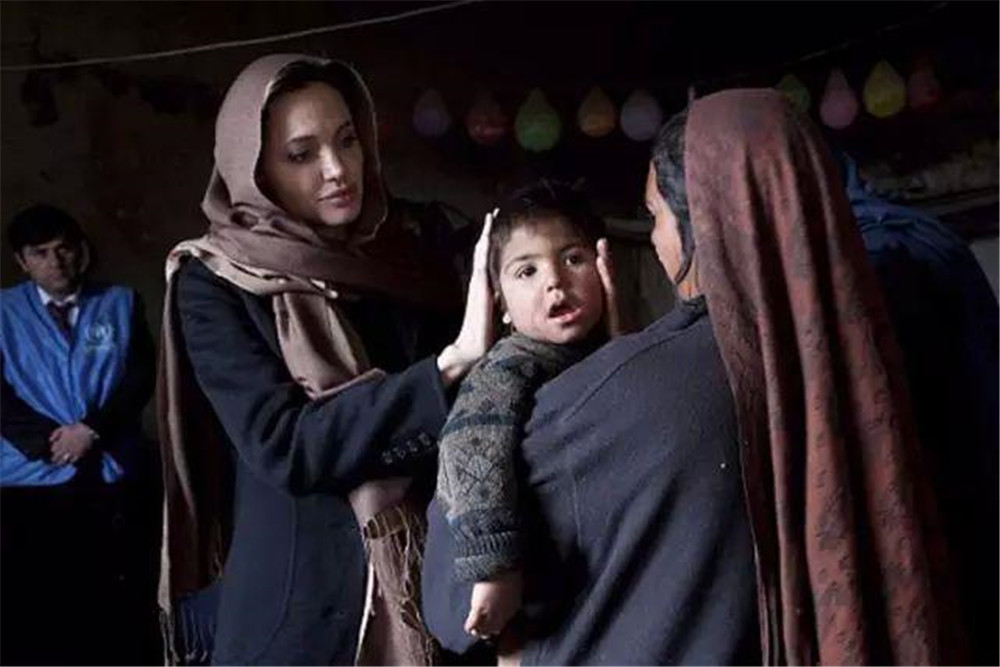 "公益女神"助力电影《养家之人》安吉丽娜·朱莉担纲监制