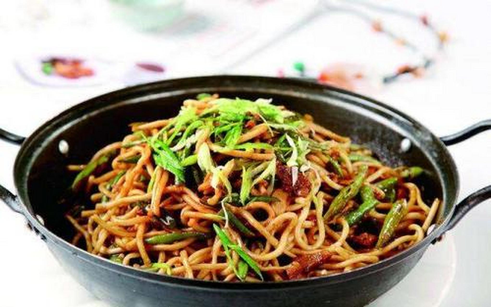 在福建福清,说起吃面,港头焖面是不二选.