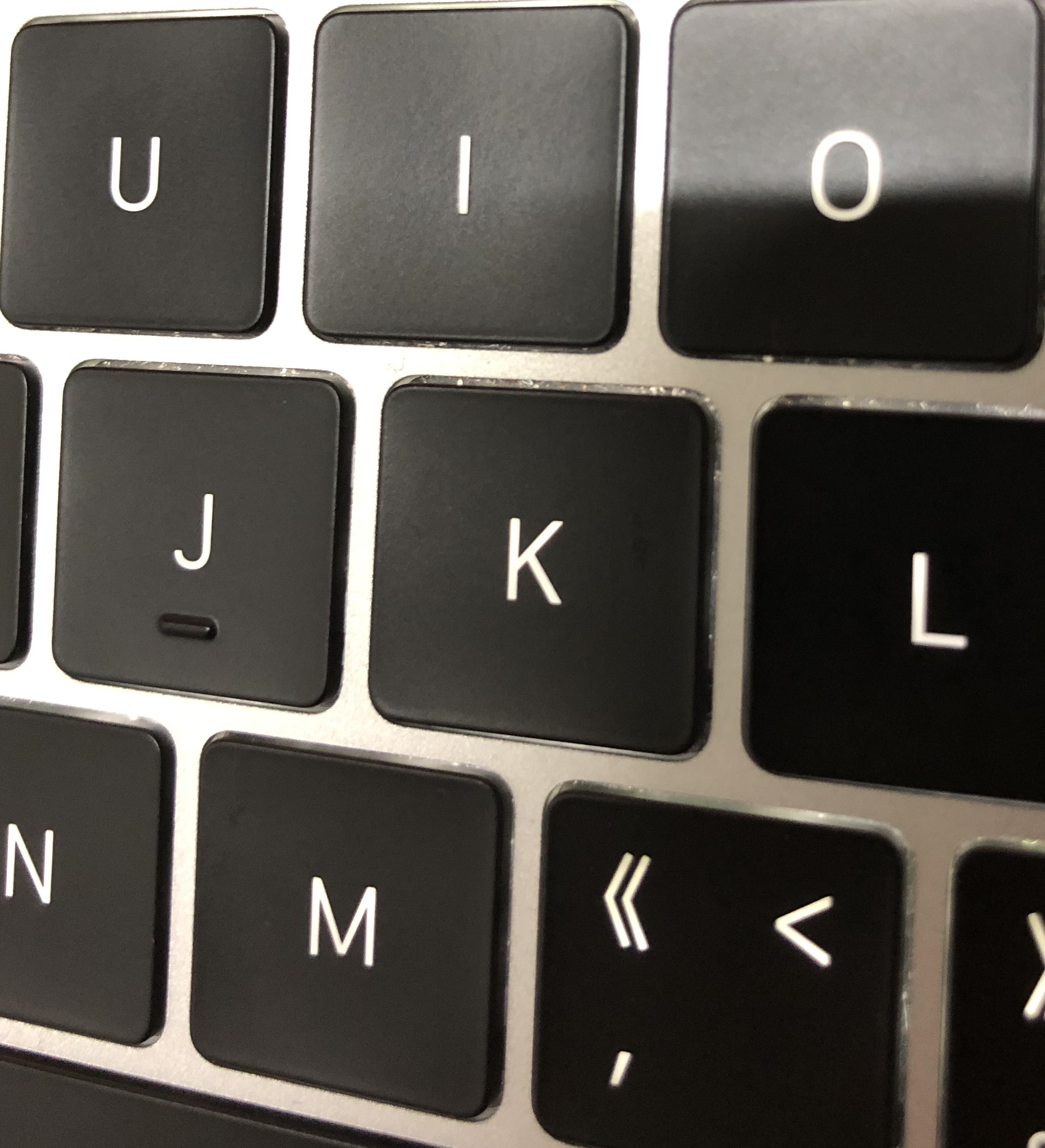 macbook pro的第三代蝶式键盘的各种槽点,有你的同款吗?