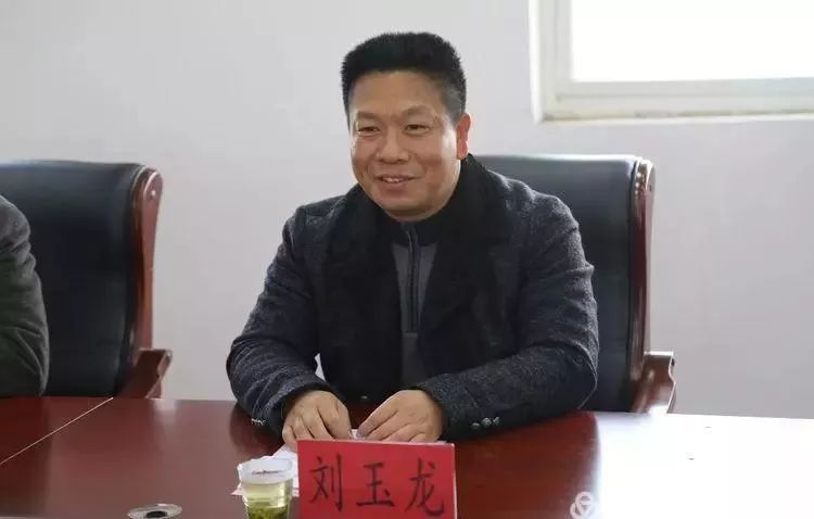 明港农信联社与明港一中举行校园一卡通项目合作签约仪式