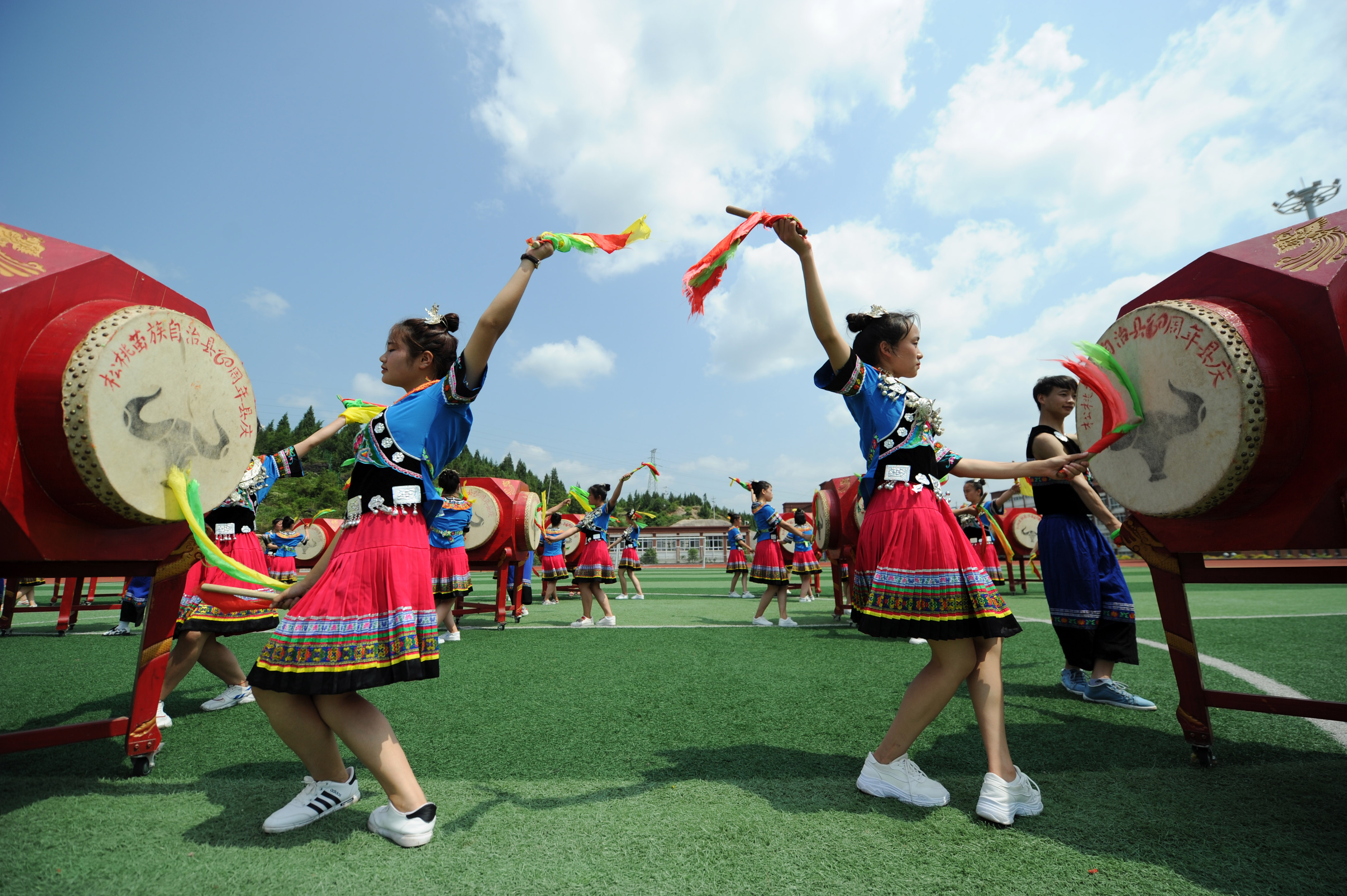 苗族"花鼓舞"进校园(5)