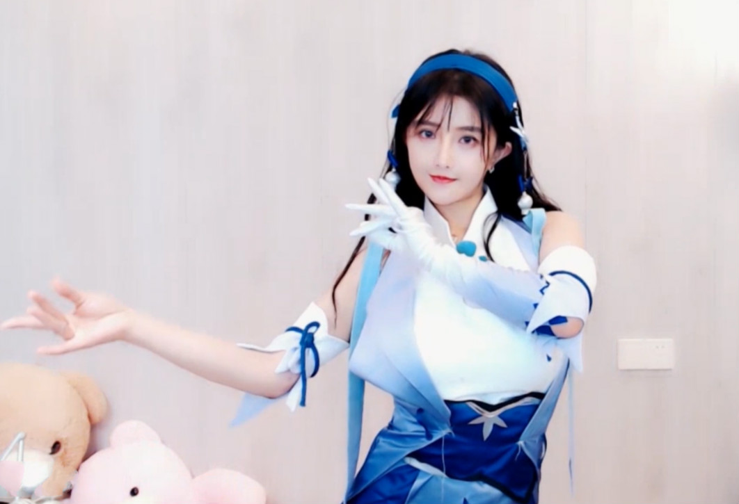 古阿扎cosplay再出奇招!扮演王者荣耀西施引得网友们疯狂截图