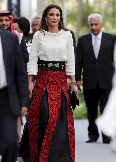 约旦王后日常穿衣风格多变,每次出席都是媒体高度关注的热点,而且能将
