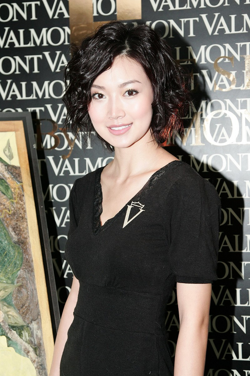 41岁的前港姐冠军叶翠翠近照曝光,引发了网友的关切与担忧.