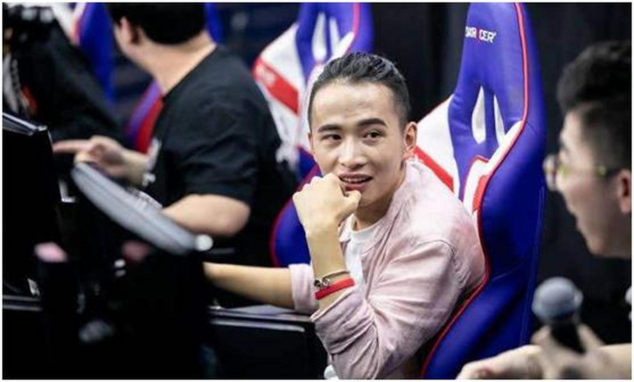 【lol文森特自创"血穿流"德莱文,67场青铜上钻1】 自从加盟虎牙之后