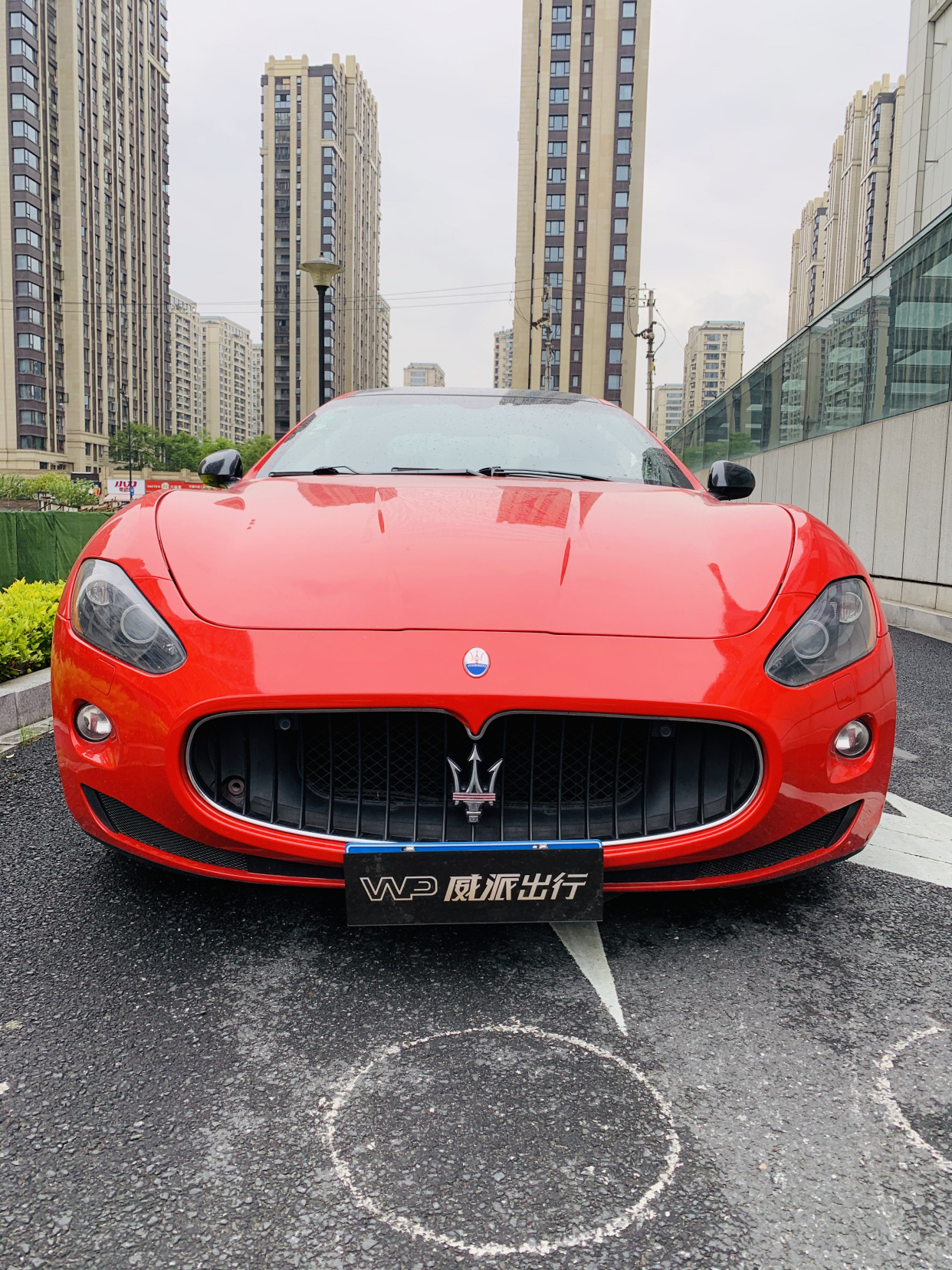 大红色的玛莎拉蒂你见过么,不是游戏里粉红色那种哦