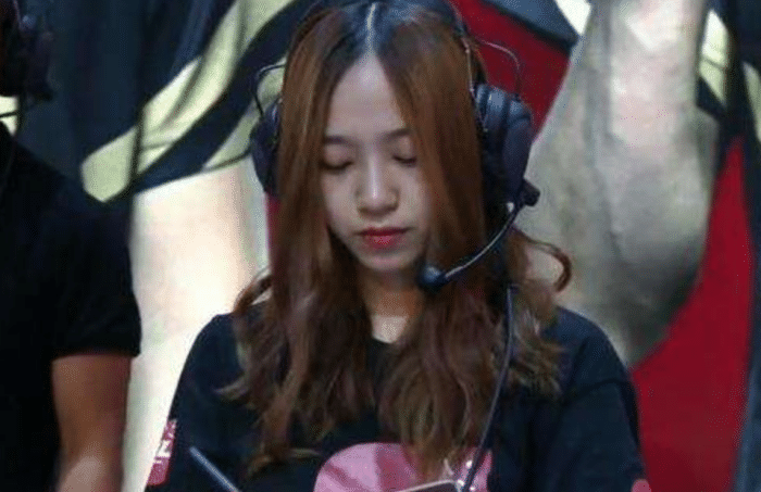 lpl赛区的幸运女神,妖风小姐姐站在哪队身后,哪队就能赢比赛