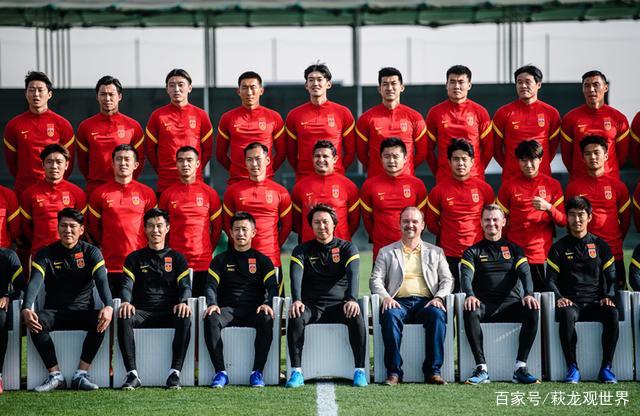 国足写真 刘殿座自带喜感杨旭发型亮了 球迷 小金子那么白 国足写真 刘殿座自带喜感杨旭发型亮了 球迷 小金子那么白