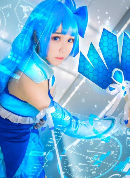 王者荣耀:小姐姐cos性转诸葛亮,大眼长发超可爱,婴儿肥想捏!