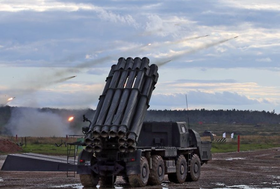 咆哮的龙卷风,综合水平最强的火箭炮,来自于俄罗斯军工!