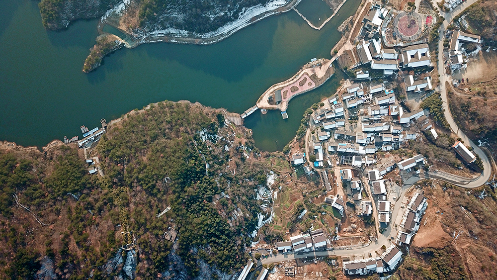 航拍湖北锦里沟:这里的冬季依然如童话世界般的美