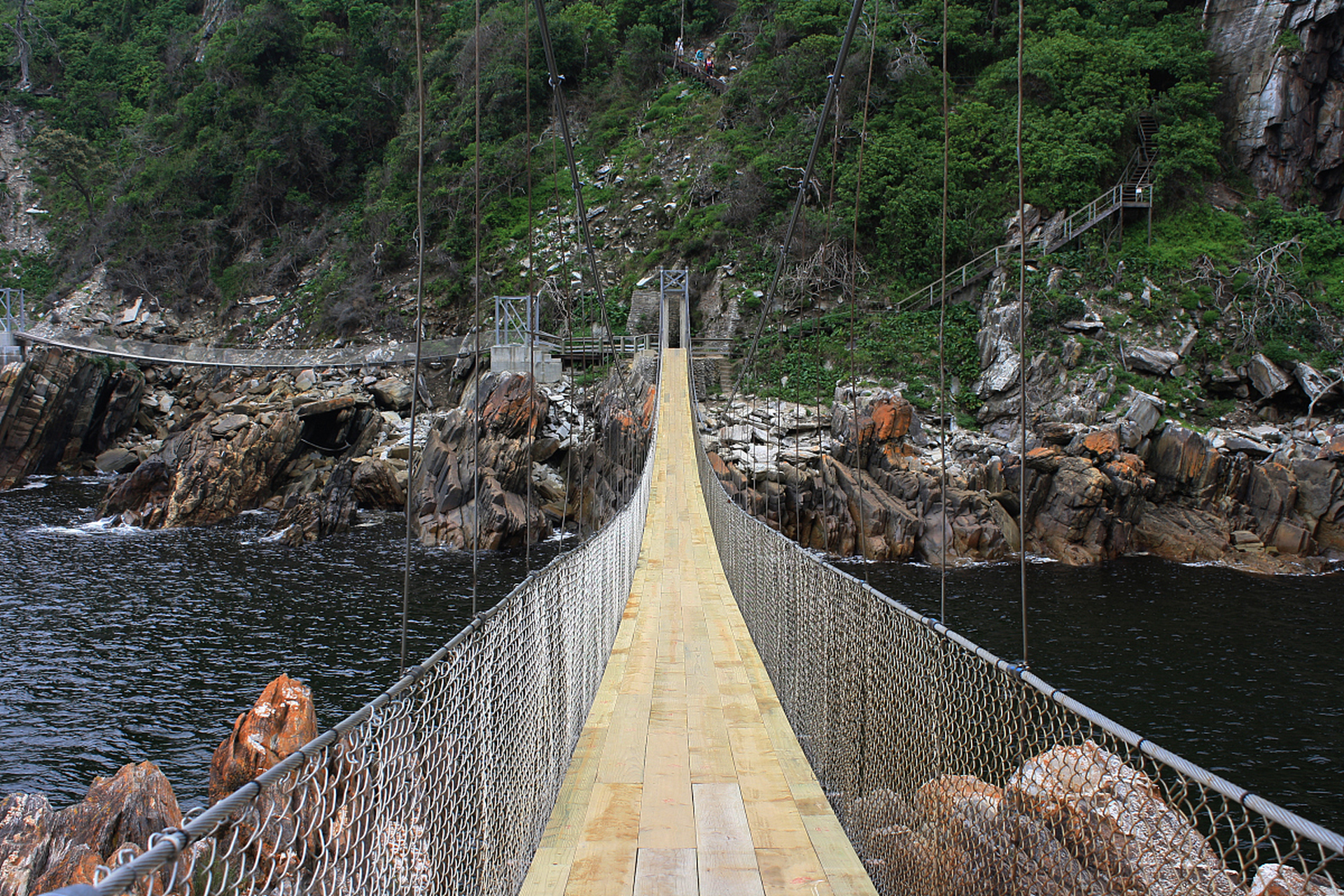 陕西镇坪飞渡峡·黄安坝:位于大巴山腹地的镇坪县境内,总面积约580