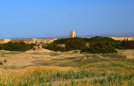 瓜州,古称"安西",以盛产蜜瓜出名,是名副其实的"瓜果之乡",处在河西