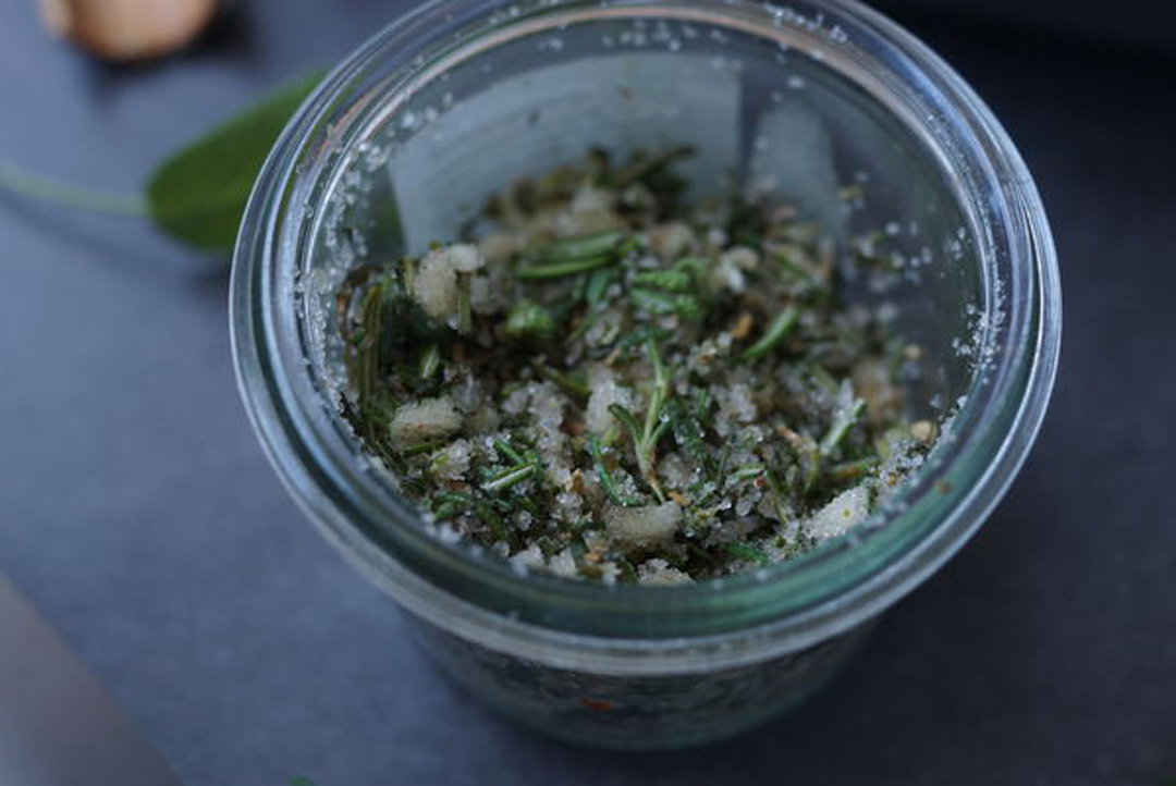 学会做"万能"香草盐,再也不愁做菜了,无论做什么菜,都特香