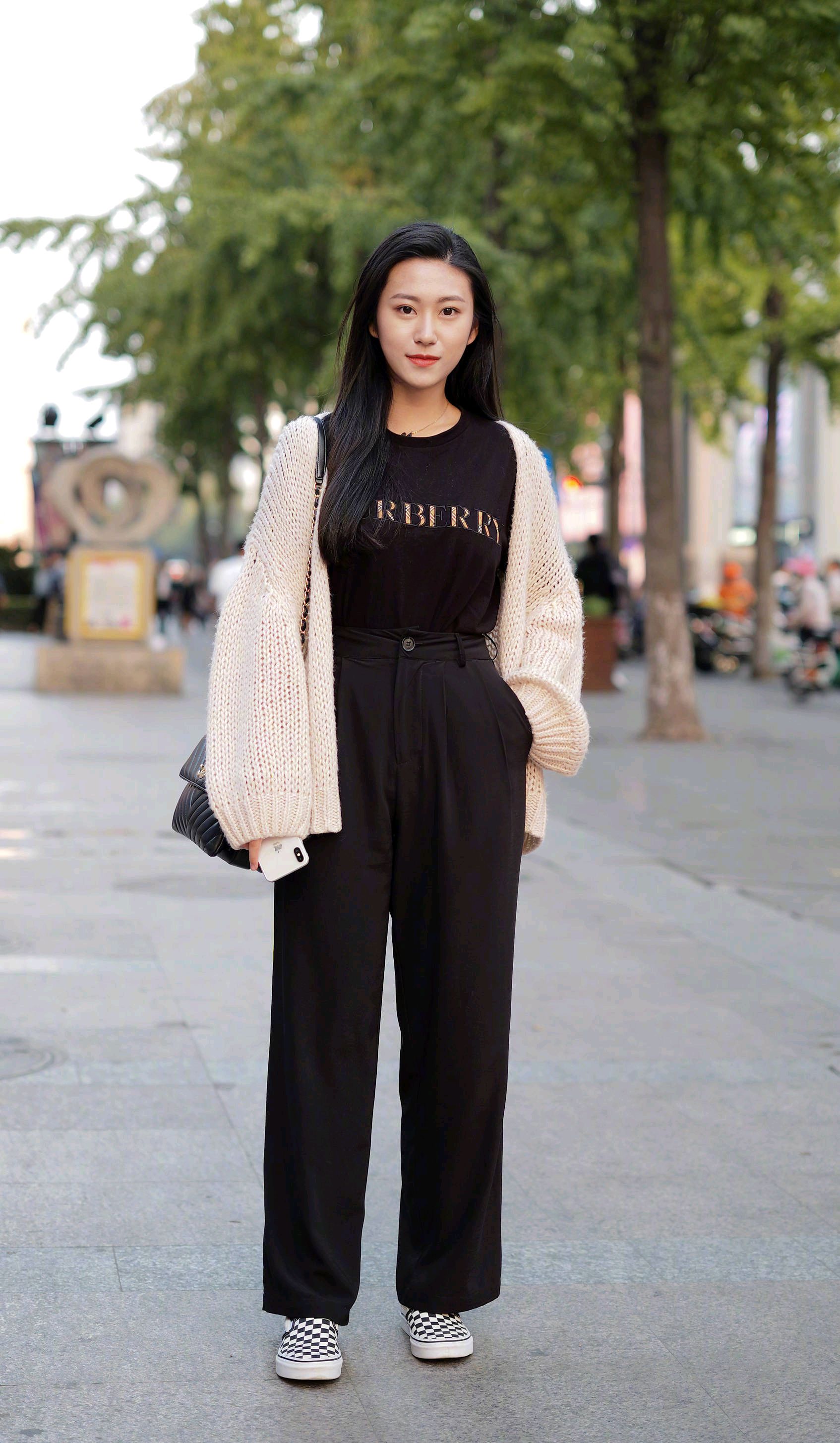 早秋这样穿搭,你也是时尚街拍丽人!