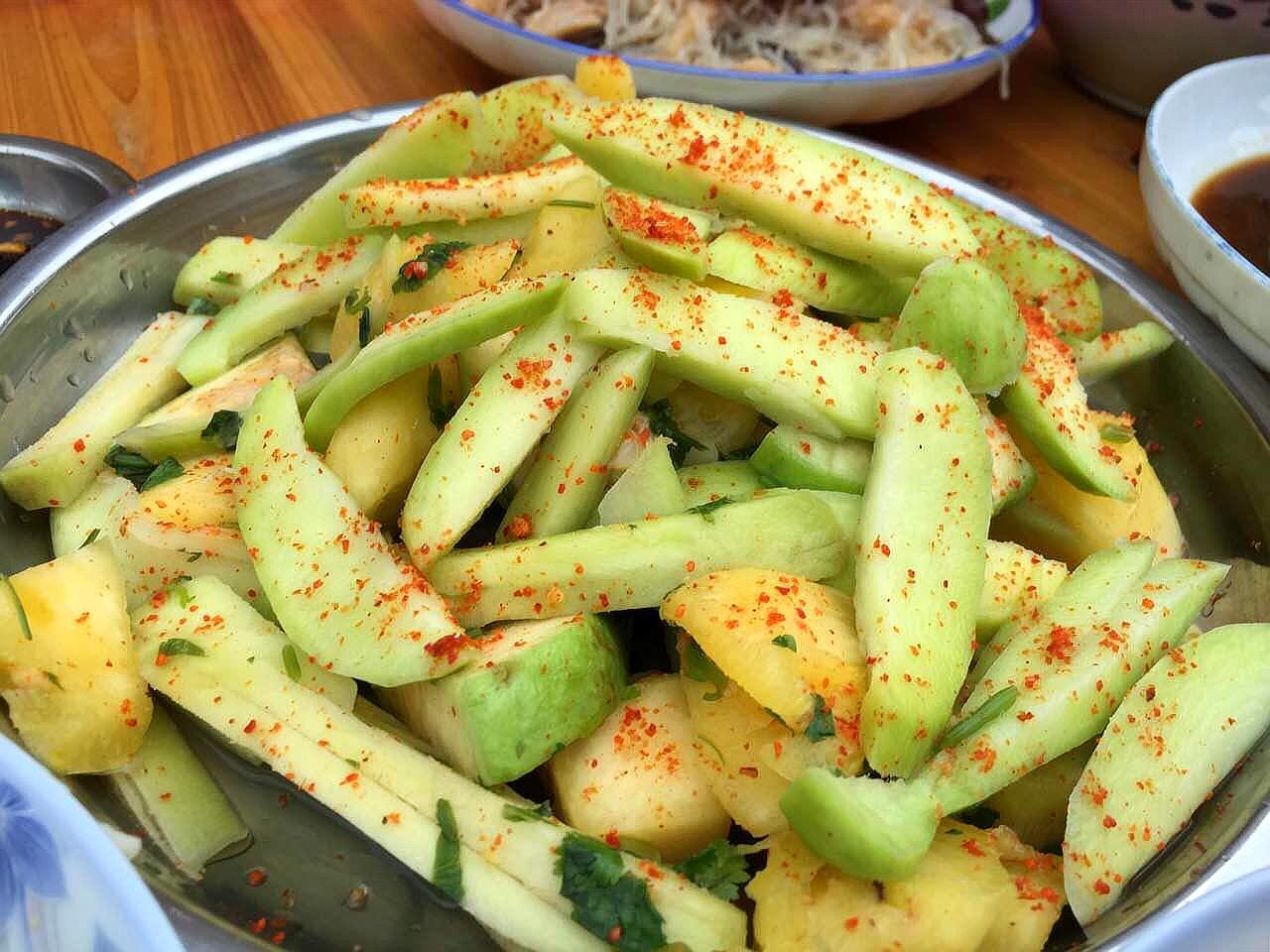 吃芒果蘸辣椒蘸酱油?或是这个省独一无二的水果吃法?