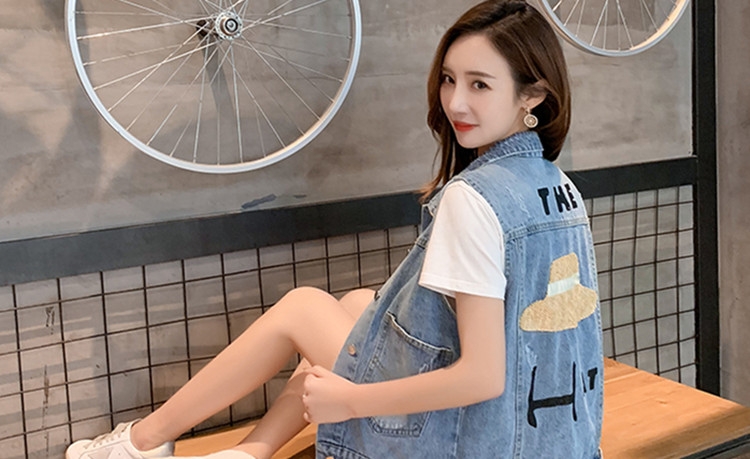 挑选潮流牛仔马甲有道,帅气有个性,你也是潇洒小姐姐