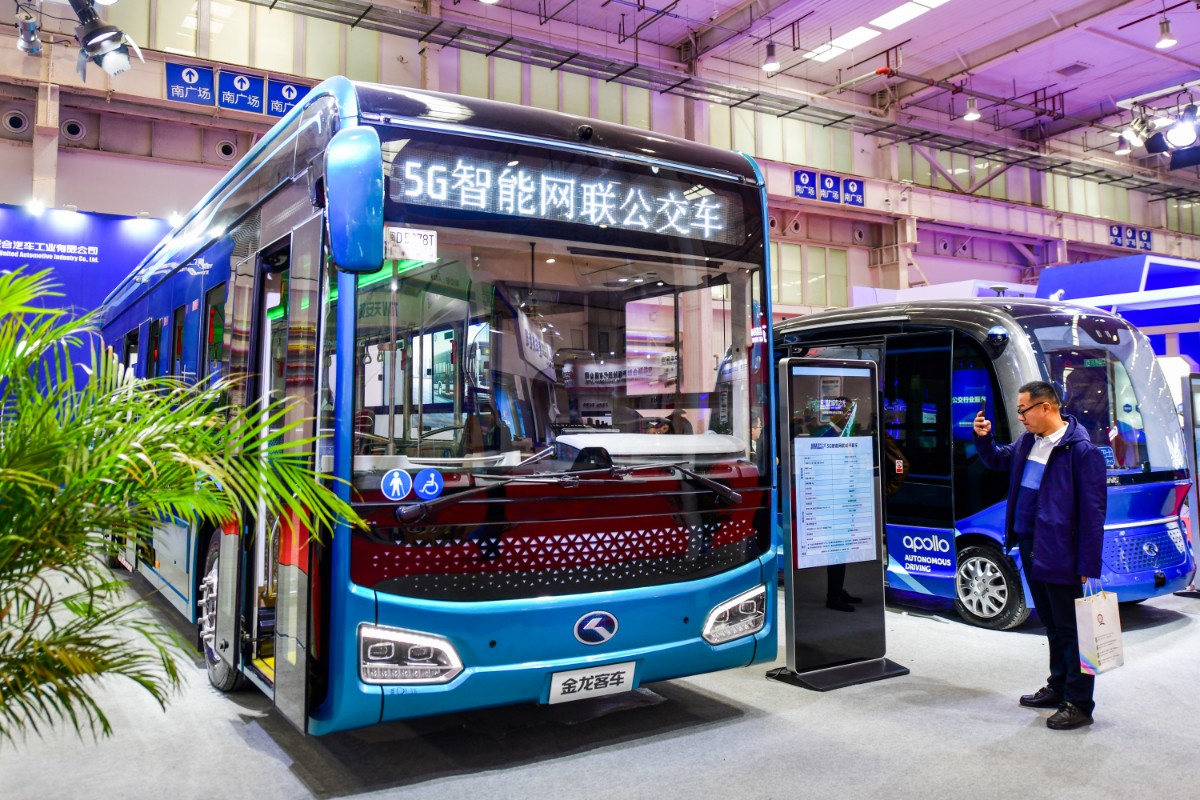 5g公交车在京亮相,可与信号灯"通话"实现绿波通行