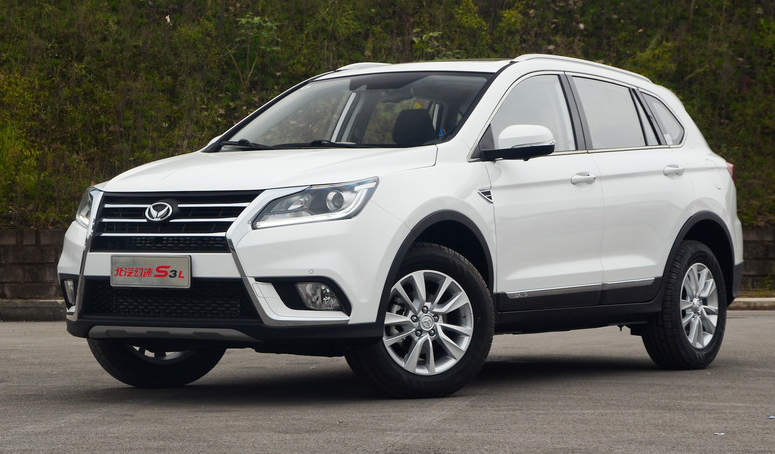 北汽银翔-幻速s6,硬朗的外观,可以让人激发对汽车的喜爱