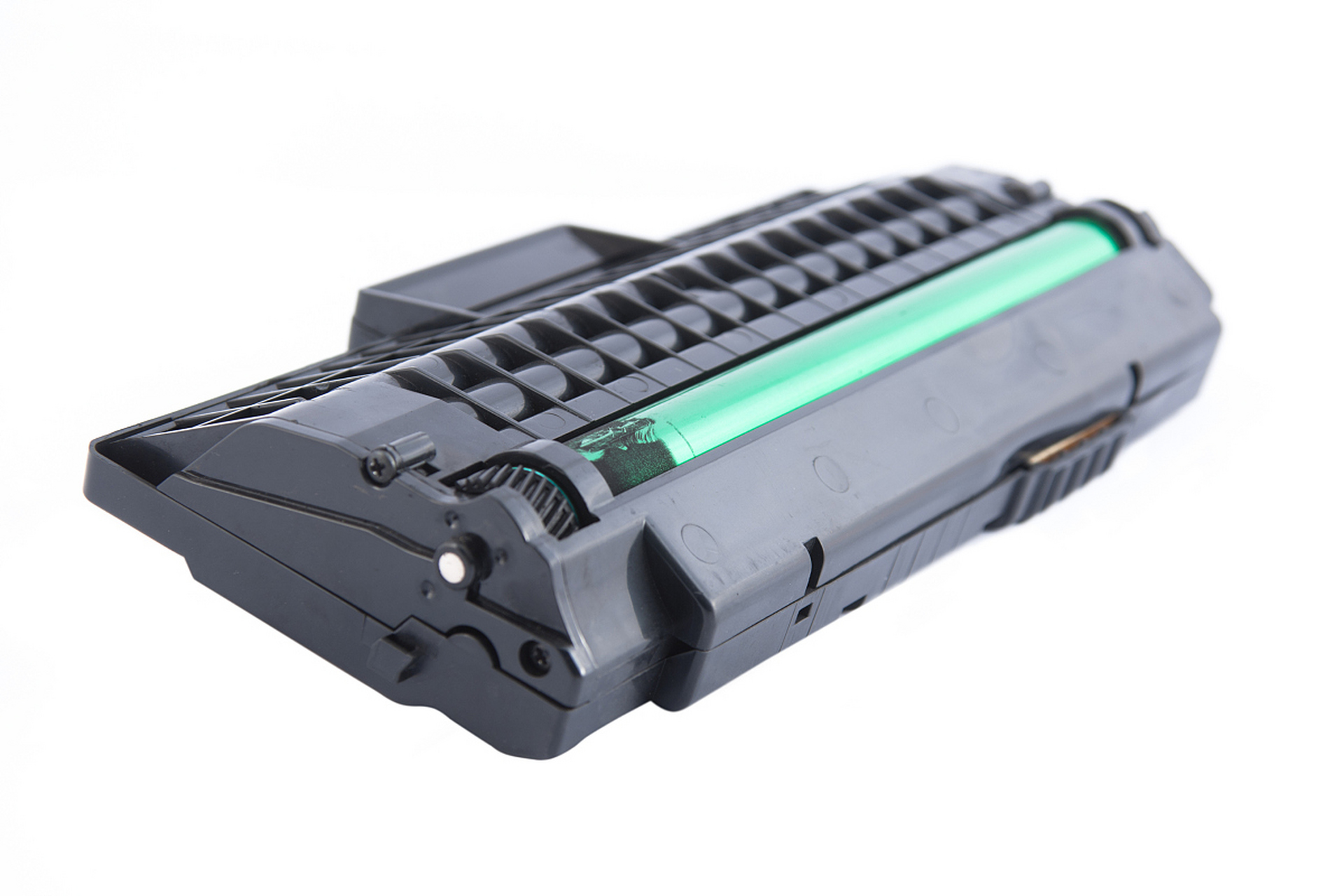 摘要: 墨盒和硒鼓是打印机耗材,外观和结构不同,墨盒较小,适用于小型