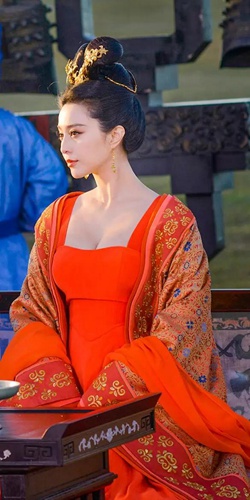 这些当红女星都演过杨贵妃,范冰冰妩媚,殷桃丰腴,最后一个让人惊艳!