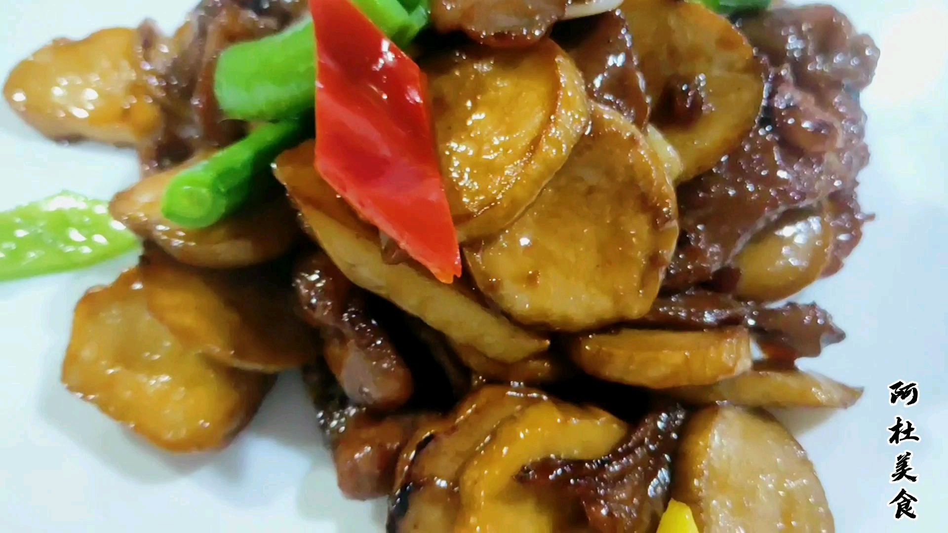大厨教你做雪花牛肉炒杏鲍菇,酱香味回甜,看着我口水都流下来了