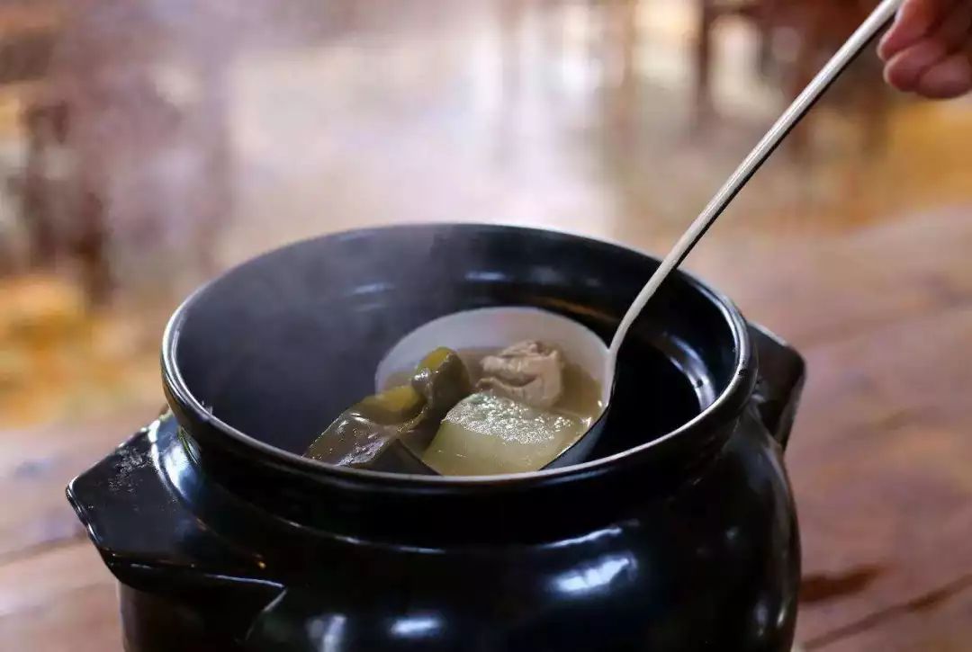 痛风之"痛":你在广东喝着老火汤,我在一旁看着馋