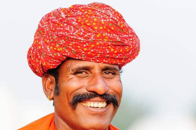 印度人为何喜欢用头巾将头包裹起来,原因令人敬佩!