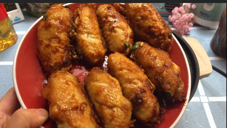 蒜香鸡翅独家做法,比可乐鸡翅还要好吃,我们家一周吃4次