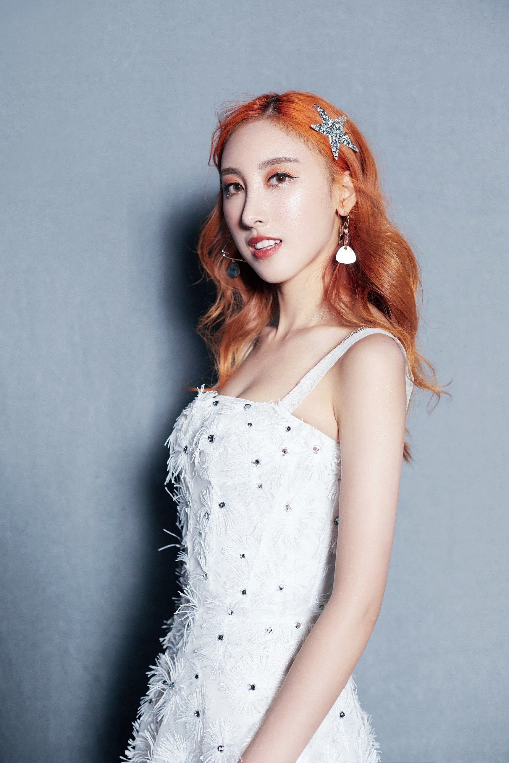 港妹许靖韵新歌来袭 《事与愿违》即将"好奇"上线