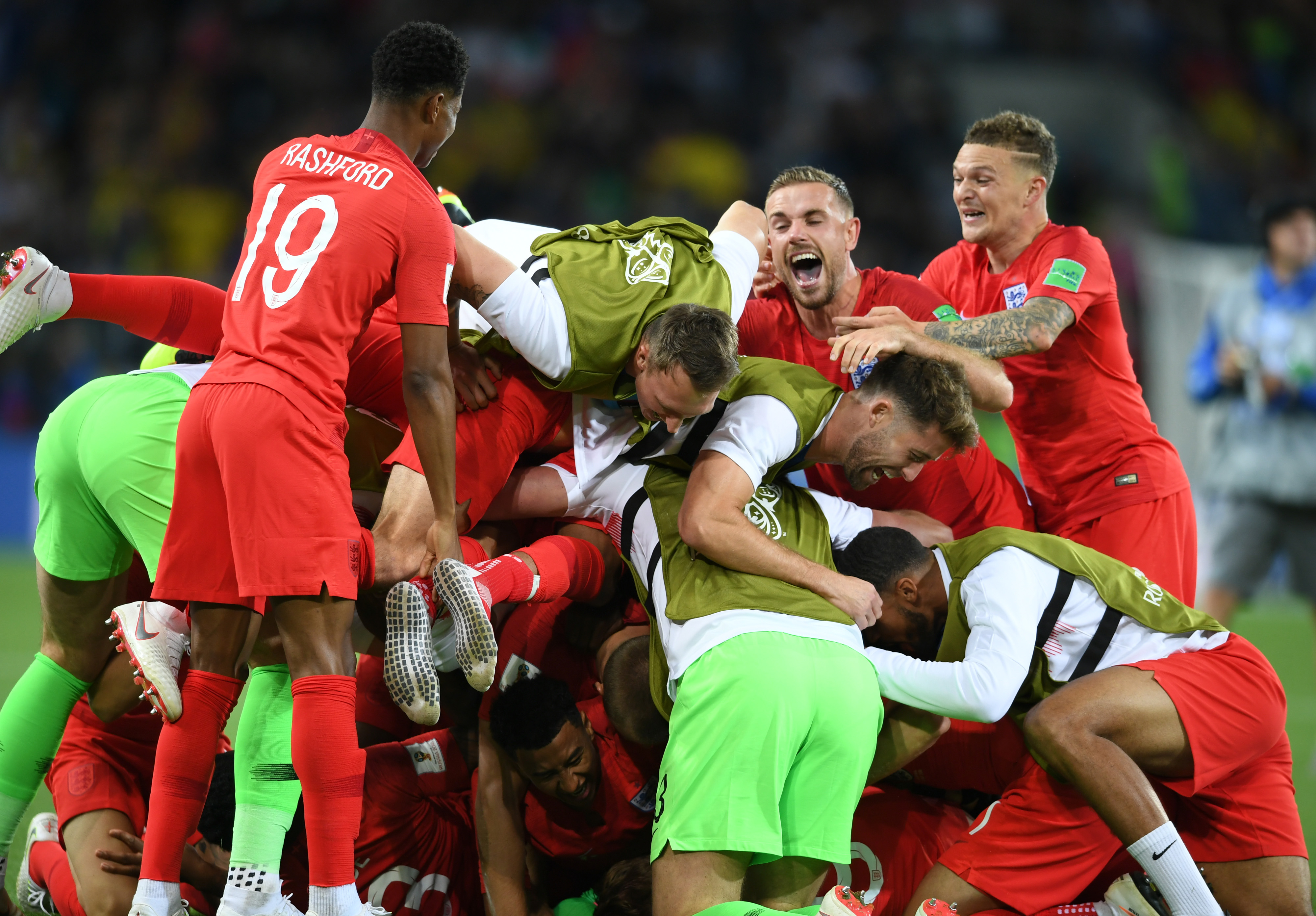 足球——"三狮军团"挺进八强(10)