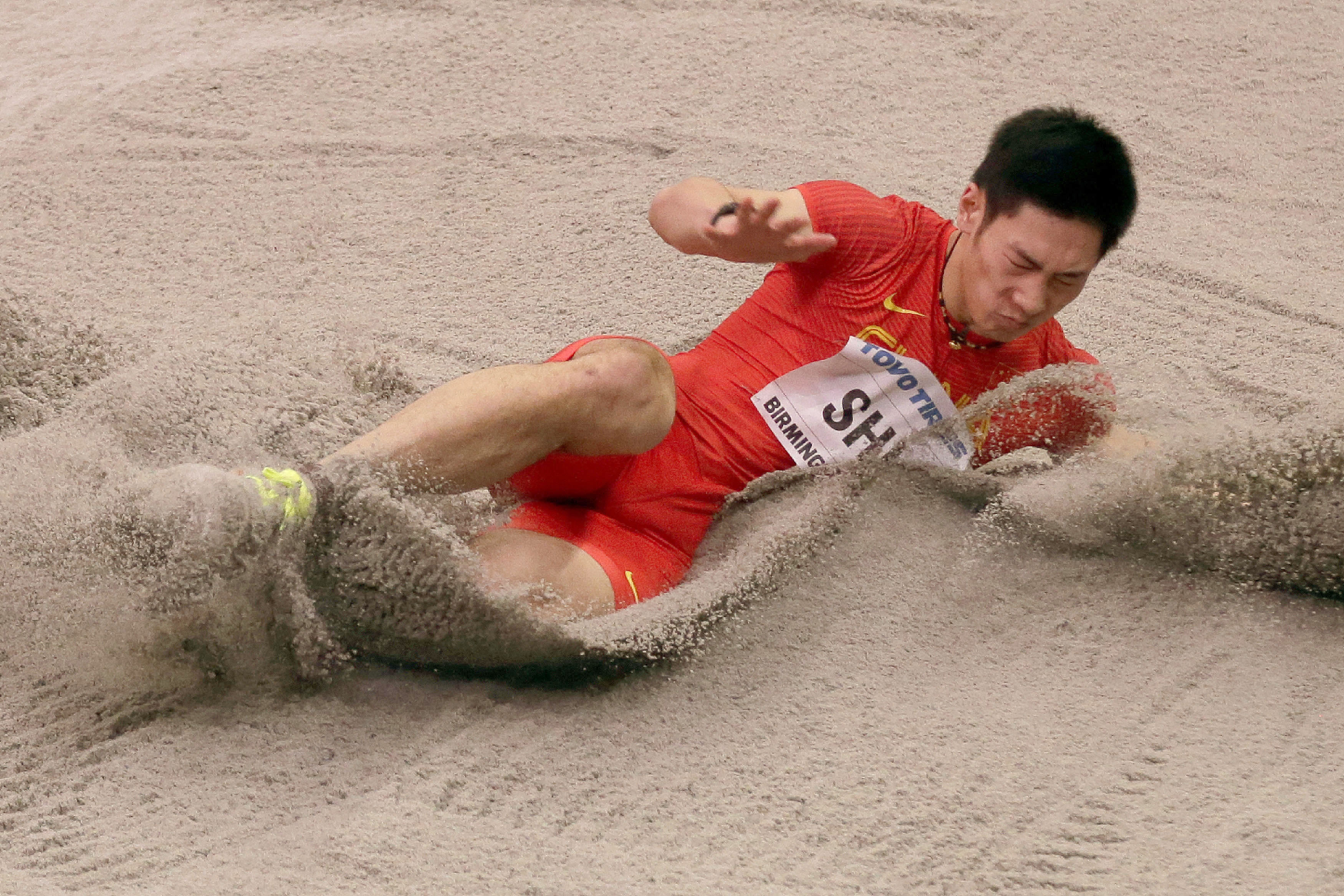 田径——室内世锦赛:石雨豪获男子跳远第五名(6)