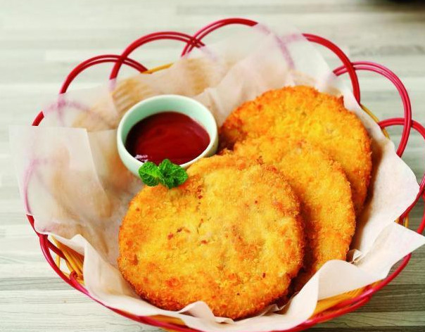 这个周末在家做点小吃吧,超简单的土豆可乐饼,大小朋友肯定喜欢